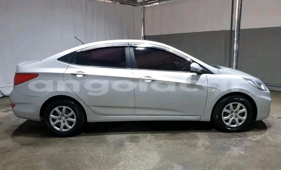 Acheter Occasion Voiture Hyundai Accent Gris à Luanda, Province de Luanda Acheter Occasion Voiture Hyundai Accent Gris à Luanda, Province de Luanda
