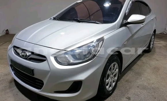 Acheter Occasion Voiture Hyundai Accent Gris à Luanda, Province de Luanda Acheter Occasion Voiture Hyundai Accent Gris à Luanda, Province de Luanda