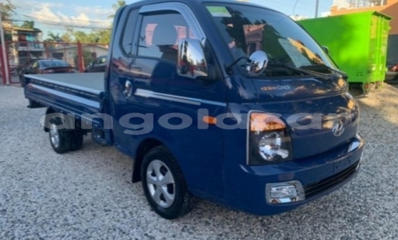 Comprar Usado Hyundai H1 Azul Carro em Luanda em Luanda Province