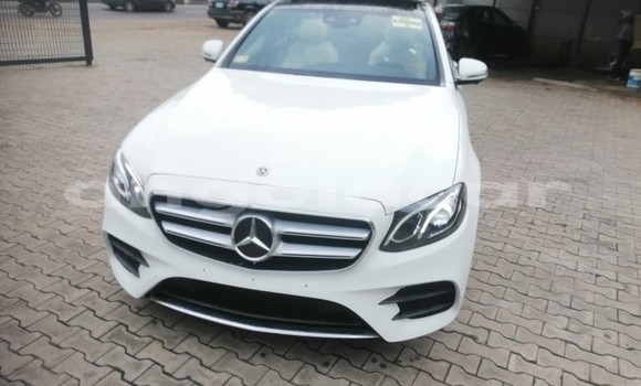 Comprar Usado Mercedes Viano Branco Carro em Luanda em Luanda Province