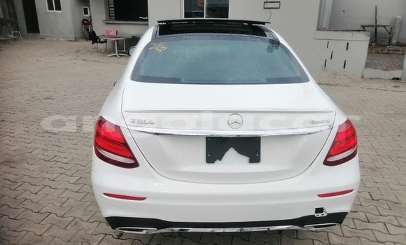 Buy Used Mercedes Viano White Car in Luanda in Luanda Province Buy Used Mercedes Viano White Car in Luanda in Luanda Province