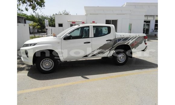 Comprar Importar Mitsubishi L200 Branco Carro em Import - Dubai em Bengo Province Comprar Importar Mitsubishi L200 Branco Carro em Import - Dubai em Bengo Province