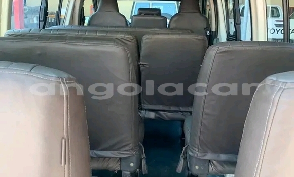 Buy Used Toyota Hiace White Car in Luanda in Luanda Province Buy Used Toyota Hiace White Car in Luanda in Luanda Province