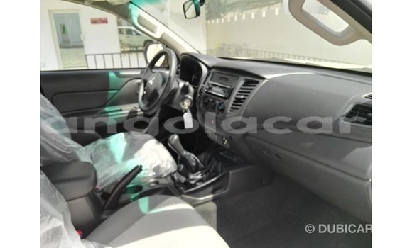 Comprar Importar Mitsubishi L200 Branco Carro em Import - Dubai em Bengo Province Comprar Importar Mitsubishi L200 Branco Carro em Import - Dubai em Bengo Province