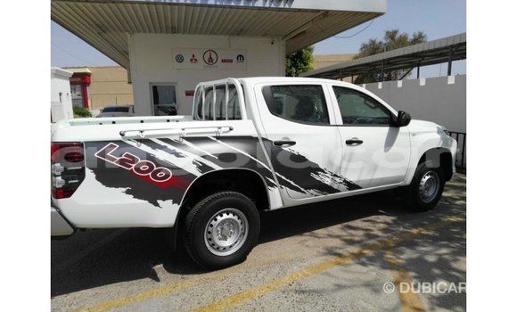 Comprar Importar Mitsubishi L200 Branco Carro em Import - Dubai em Bengo Province Comprar Importar Mitsubishi L200 Branco Carro em Import - Dubai em Bengo Province