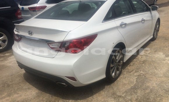 Acheter Occasion Voiture Hyundai Sonata Blanc à Luanda, Province de Luanda Acheter Occasion Voiture Hyundai Sonata Blanc à Luanda, Province de Luanda