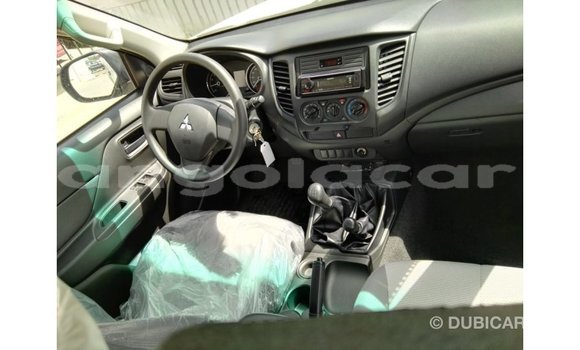 Comprar Importar Mitsubishi L200 Branco Carro em Import - Dubai em Bengo Province Comprar Importar Mitsubishi L200 Branco Carro em Import - Dubai em Bengo Province