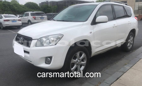 Comprar Usado Toyota RAV4 Branco Carro em Luanda em Luanda Province