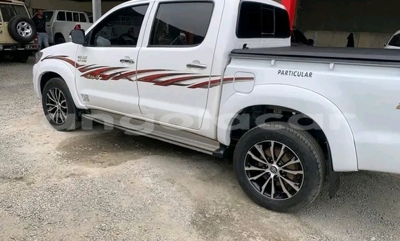 Buy Used Toyota Hilux White Car in Luanda in Luanda Province Buy Used Toyota Hilux White Car in Luanda in Luanda Province