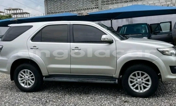 Acheter Occasion Voiture Toyota Fortuner Gris à Luanda, Province de Luanda Acheter Occasion Voiture Toyota Fortuner Gris à Luanda, Province de Luanda