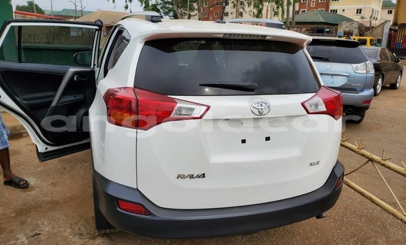 Comprar Usado Toyota RAV4 Branco Carro em Luanda em Luanda Province Comprar Usado Toyota RAV4 Branco Carro em Luanda em Luanda Province