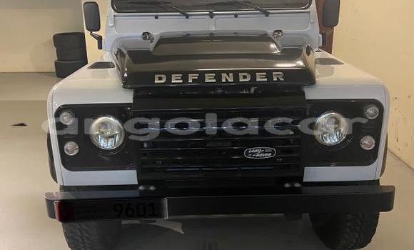 Buy Used Land Rover Defender White Car in Luanda in Luanda Province Buy Used Land Rover Defender White Car in Luanda in Luanda Province