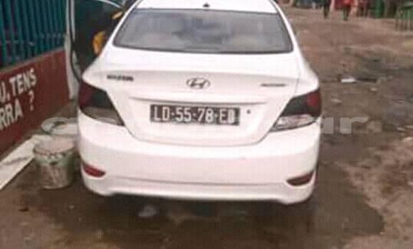 Acheter Occasion Voiture Hyundai Accent Blanc à Luanda, Province de Luanda