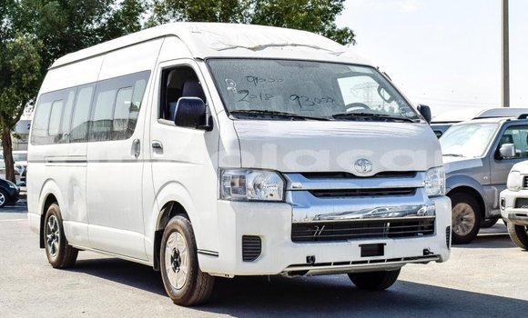 Comprar Importar Toyota Hiace Branco Carro em Import - Dubai em Bengo Province Comprar Importar Toyota Hiace Branco Carro em Import - Dubai em Bengo Province