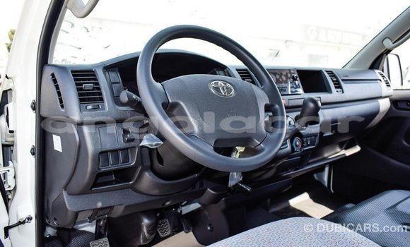 Comprar Importar Toyota Hiace Branco Carro em Import - Dubai em Bengo Province Comprar Importar Toyota Hiace Branco Carro em Import - Dubai em Bengo Province
