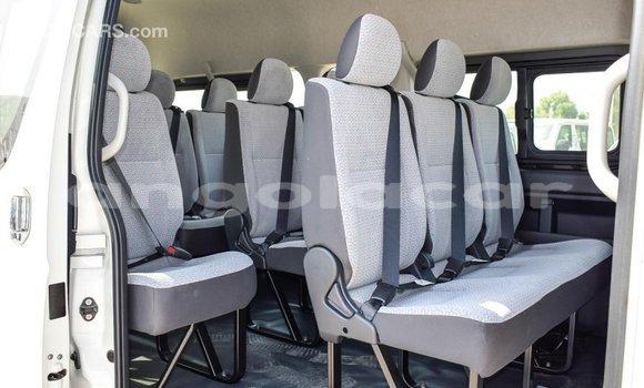 Comprar Importar Toyota Hiace Branco Carro em Import - Dubai em Bengo Province Comprar Importar Toyota Hiace Branco Carro em Import - Dubai em Bengo Province