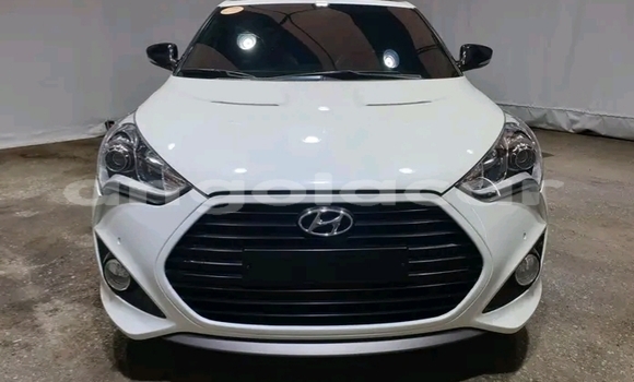 Buy Used Hyundai Veloster White Car in Luanda in Luanda Province