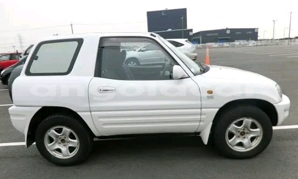 Buy Used Toyota RAV4 White Car in Luena in Moxico Buy Used Toyota RAV4 White Car in Luena in Moxico