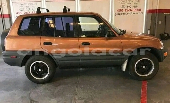 Comprar Usado Toyota RAV4 Bege Carro em Luena em Moxico Comprar Usado Toyota RAV4 Bege Carro em Luena em Moxico