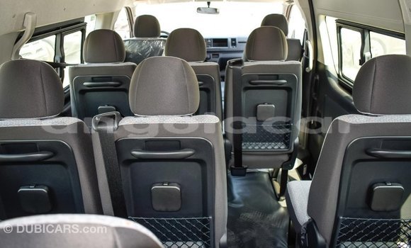 Comprar Importar Toyota Hiace Branco Carro em Import - Dubai em Bengo Province Comprar Importar Toyota Hiace Branco Carro em Import - Dubai em Bengo Province