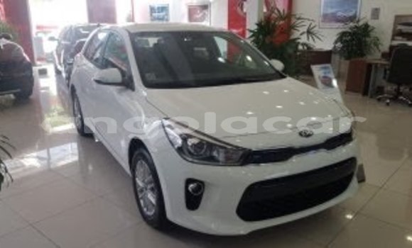 Acheter Occasion Voiture Kia rio Blanc à Luena, Moxico