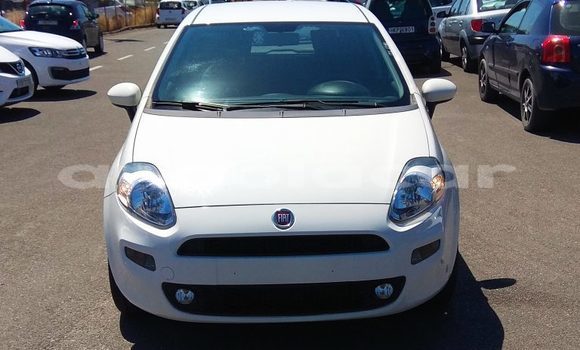 Acheter Occasion Voiture Fiat Punto Blanc à Luena, Moxico Acheter Occasion Voiture Fiat Punto Blanc à Luena, Moxico