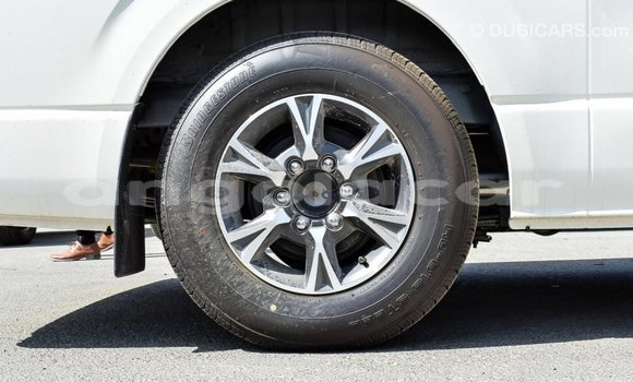 Comprar Importar Toyota Hiace Branco Carro em Import - Dubai em Bengo Province Comprar Importar Toyota Hiace Branco Carro em Import - Dubai em Bengo Province