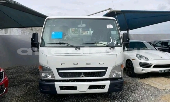 Comprar Usado Mitsubishi 500 Branco Carro em Luanda em Luanda Province