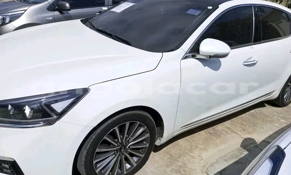 Buy Used Kia K7 White Car in Luanda in Luanda Province Buy Used Kia K7 White Car in Luanda in Luanda Province