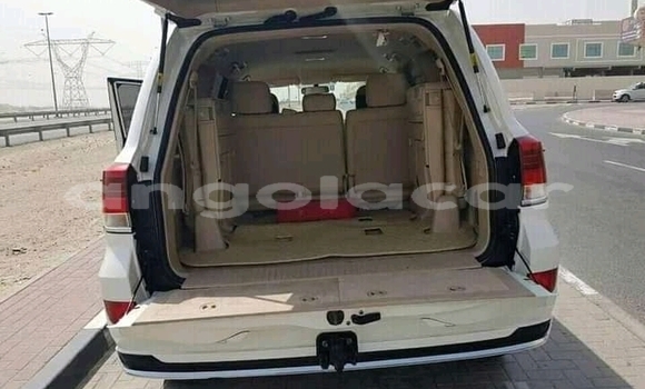 Acheter Occasion Voiture Toyota Land Cruiser Blanc à Luanda, Province de Luanda Acheter Occasion Voiture Toyota Land Cruiser Blanc à Luanda, Province de Luanda