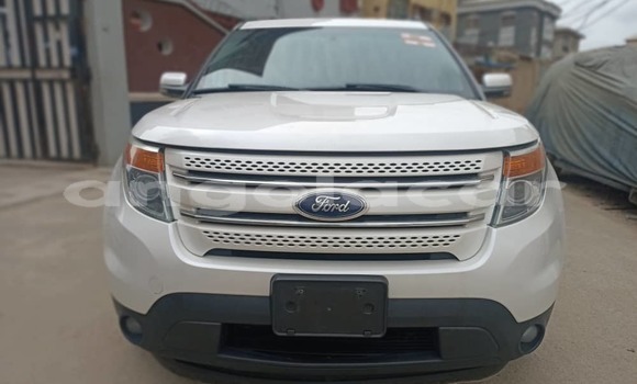 Buy Used Ford Explorer White Car in Luanda in Luanda Province Buy Used Ford Explorer White Car in Luanda in Luanda Province