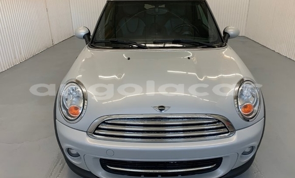 Comprar Usado MINI Coupe Branco Carro em Luanda em Luanda Province