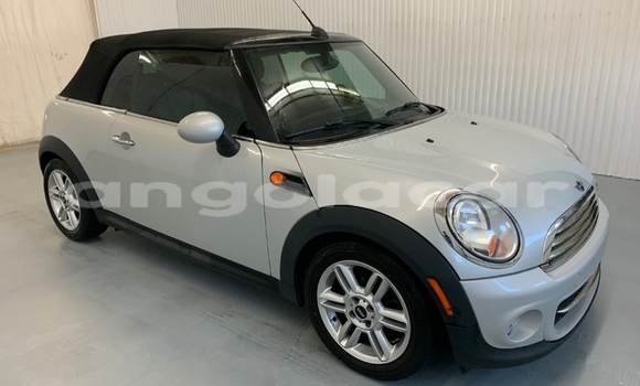 Acheter Occasion Voiture MINI Coupe Blanc à Luanda, Province de Luanda Acheter Occasion Voiture MINI Coupe Blanc à Luanda, Province de Luanda