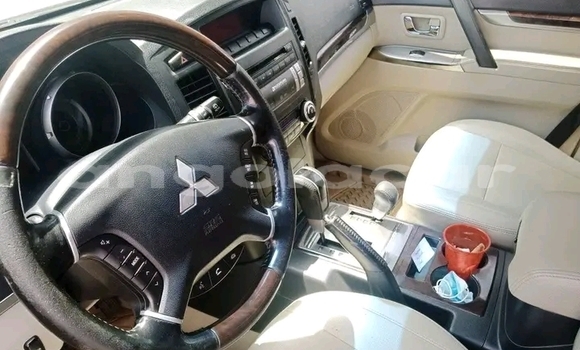 Acheter Occasion Voiture Mitsubishi Pajero Sport Blanc à Luanda, Province de Luanda Acheter Occasion Voiture Mitsubishi Pajero Sport Blanc à Luanda, Province de Luanda