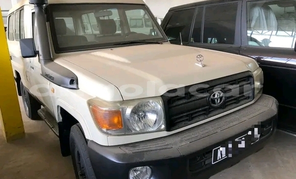 Comprar Usado Toyota Land Cruiser Branco Carro em Luanda em Luanda Province