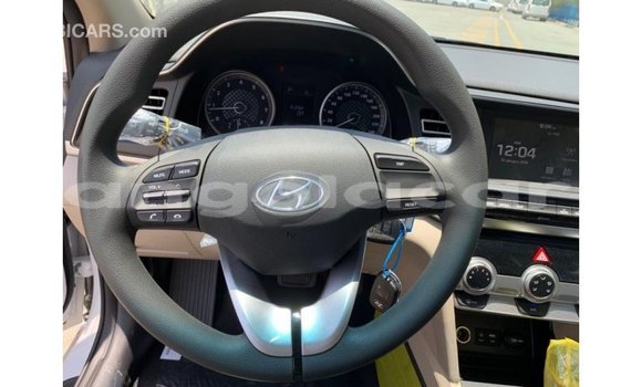 Buy Import Hyundai Elantra White Car in Import - Dubai in Bengo Province Buy Import Hyundai Elantra White Car in Import - Dubai in Bengo Province