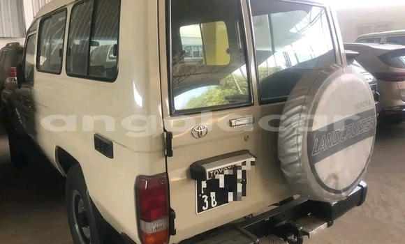 Buy Used Toyota Land Cruiser White Car in Luena in Moxico Buy Used Toyota Land Cruiser White Car in Luena in Moxico