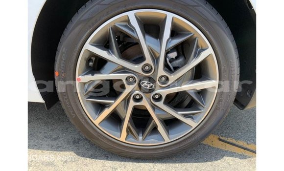 Buy Import Hyundai Elantra White Car in Import - Dubai in Bengo Province Buy Import Hyundai Elantra White Car in Import - Dubai in Bengo Province