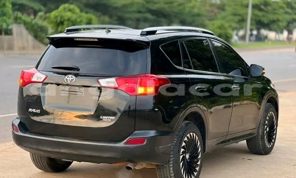 Comprar Usado Toyota RAV4 Preto Carro em Luena em Moxico Comprar Usado Toyota RAV4 Preto Carro em Luena em Moxico
