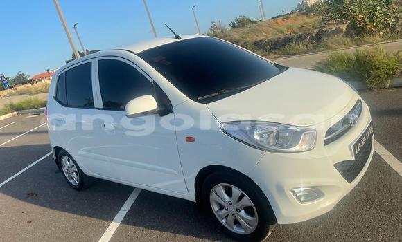 Buy Used Hyundai i10 White Car in Luanda in Luanda Province