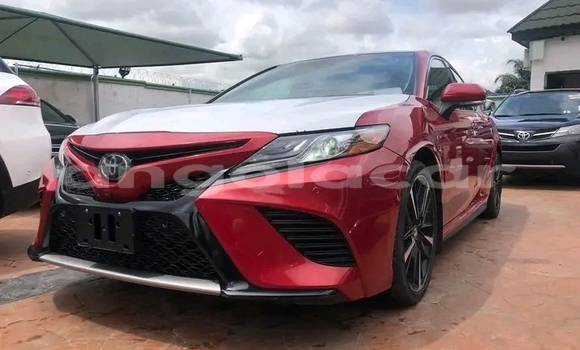 Acheter Occasion Voiture Toyota Camry Rouge à Luena, Moxico