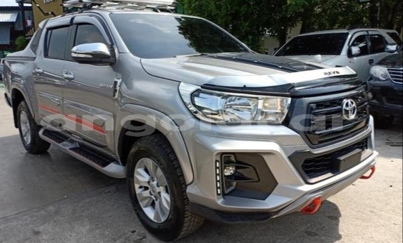 Buy Used Toyota Hilux Silver Car in Luanda in Luanda Province Buy Used Toyota Hilux Silver Car in Luanda in Luanda Province