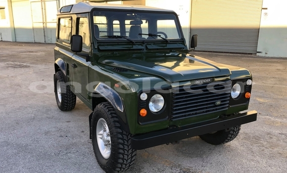 Comprar Usado Land Rover Defender Verde Carro em Luanda em Luanda Province