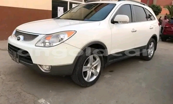 Buy Used Hyundai Veloster White Car in Luanda in Luanda Province Buy Used Hyundai Veloster White Car in Luanda in Luanda Province