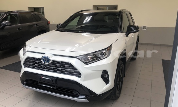 Comprar Usado Toyota RAV4 Branco Carro em Luanda em Luanda Province