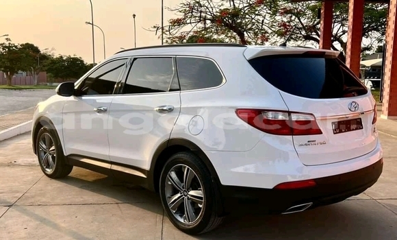 Buy Used Hyundai Santa Fe White Car in Luanda in Luanda Province Buy Used Hyundai Santa Fe White Car in Luanda in Luanda Province
