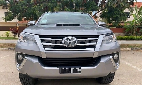 Comprar Usado Toyota Fortuner Prata Carro em Luena em Moxico Comprar Usado Toyota Fortuner Prata Carro em Luena em Moxico