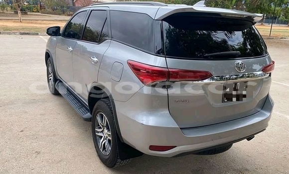 Comprar Usado Toyota Fortuner Prata Carro em Luena em Moxico Comprar Usado Toyota Fortuner Prata Carro em Luena em Moxico