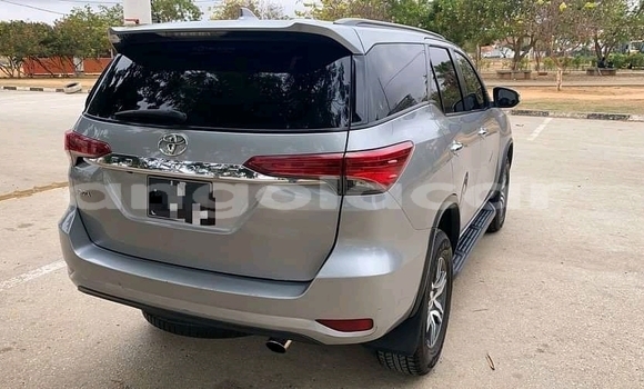 Comprar Usado Toyota Fortuner Prata Carro em Luena em Moxico Comprar Usado Toyota Fortuner Prata Carro em Luena em Moxico