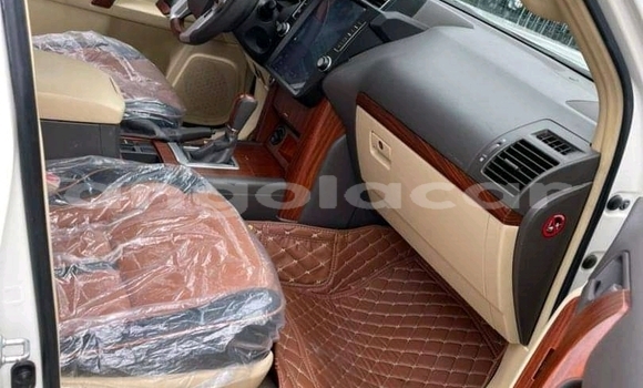 Comprar Usado Toyota Land Cruiser Branco Carro em Luena em Moxico Comprar Usado Toyota Land Cruiser Branco Carro em Luena em Moxico